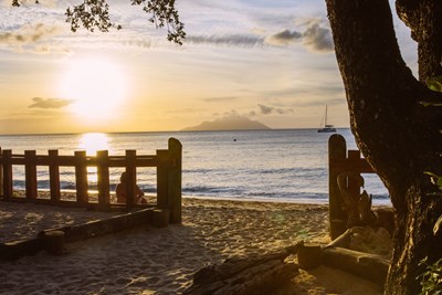 La plage de Beau Vallon depuis l'Augerine