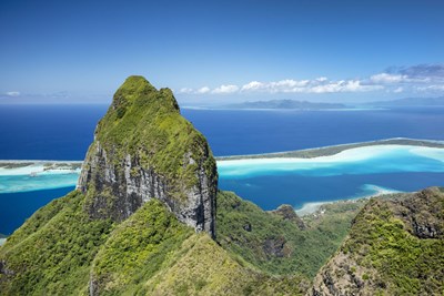 Le majestueux mont Otemanu