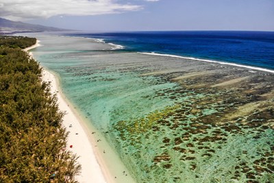 Les plages de la c�te Ouest, entre sable dor� et eaux turquoise