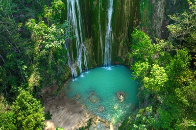 La cascade El Lim�n au c�ur d'une nature luxuriante