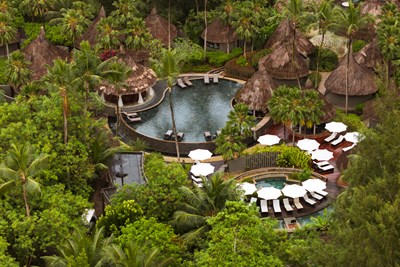 Un spa au c�ur d�un jardin tropical luxuriant