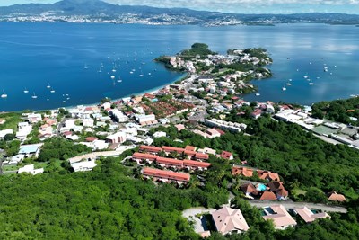 Vue a�rienne de la Pointe du Bout (votre r�sidence en bas � droite...)