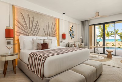 Preferred Club Junior Suite Swim-Out Ocean Front