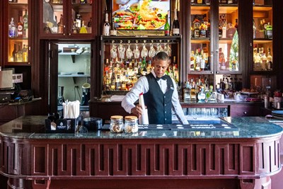 Cocktails et ambiance feutr�e dans un cadre historique