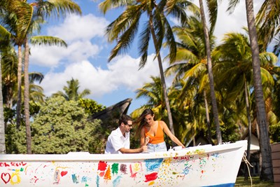 Testez la peinture sur pirogue