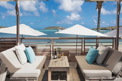 Le pool bar en bord de plage