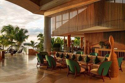 Le lobby m�lant �l�gance et touches tropicales