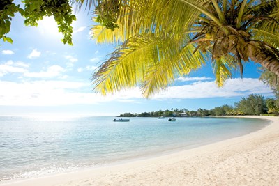La plage ravira petits et grands, avec son atmosph�re paisible