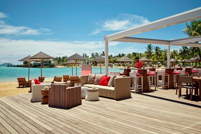 D�jeuner face � l�eau au Beach Rouge