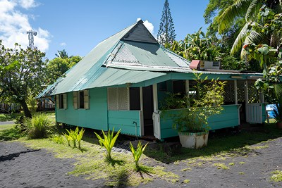 Manomano Lodge - 3BR Paea Beach Bungalow & Kitchen
