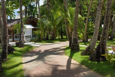 L'h�tel Atlantis et son jardin verdoyant