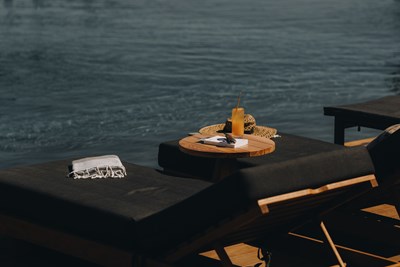 Rafraichissez-vous au bord de la piscine