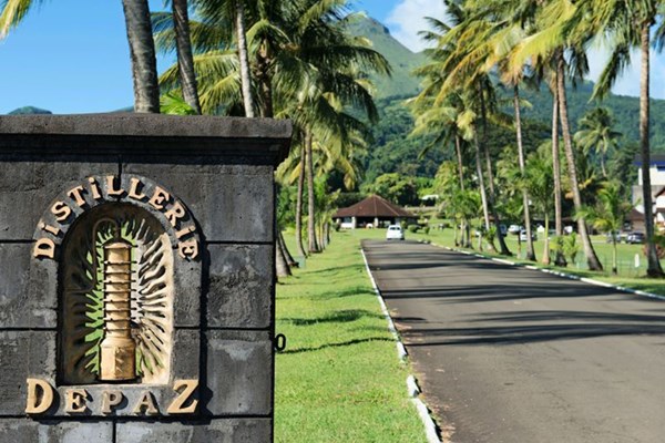 l'entrée de la distillerie depaz