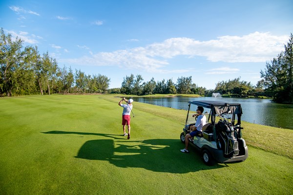  l'�le aux cerfs golf club