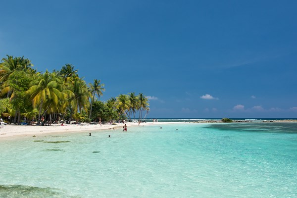 la plage de la caravelle � sainte-anne